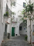 Calle de subida a la iglesia de Cadaqus 