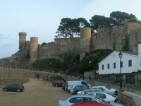 Vista de las murallas de la Villa Vella de Tossa de Mar, Costa Brava